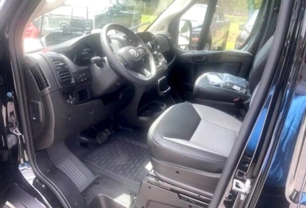 2024 Ram ProMaster Cargo Van 3500 Tradesman High Roof Luxury - Certified Pre-Owned - Image 4