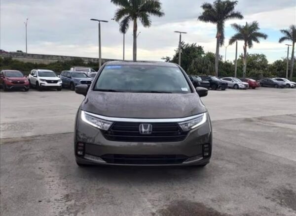 2022 Honda Odyssey EX-L 4dr Minivan Luxury - Certified Pre-Owned - Image 2