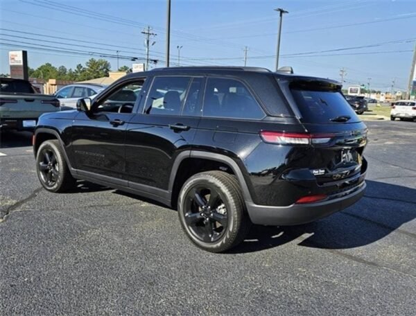 2024 Jeep Grand Cherokee Limited 4dr SUV - Certified Pre-Owned - Image 5