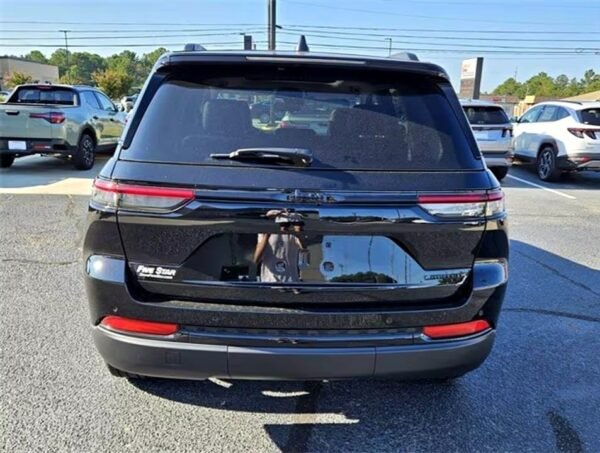 2024 Jeep Grand Cherokee Limited 4dr SUV - Certified Pre-Owned - Image 4