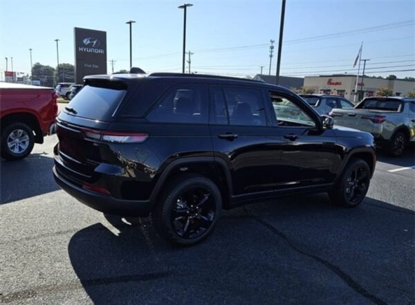 2024 Jeep Grand Cherokee Limited 4dr SUV - Certified Pre-Owned - Image 3