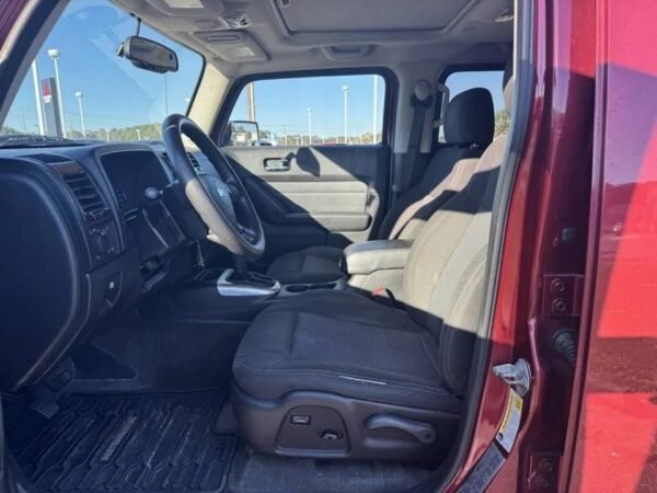 2010 HUMMER H3 Adventure 4dr - Certified Pre-Owned - Image 11