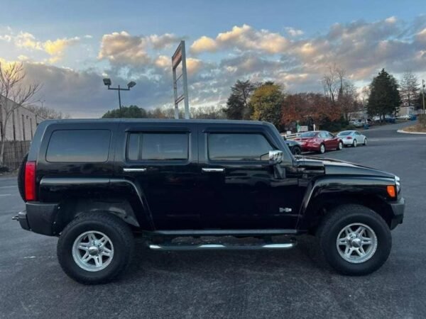 2010 HUMMER H3 Luxury 4dr - Certified Pre-Owned - Image 6