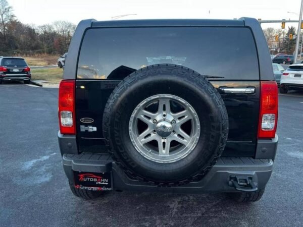 2010 HUMMER H3 Luxury 4dr - Certified Pre-Owned - Image 4