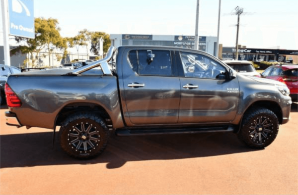 2020 Toyota Hilux (4X4) Technology - Certified Pre-Owned - Image 4