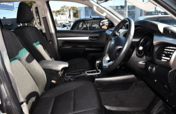 2020 Toyota Hilux (4X4) Technology - Certified Pre-Owned - Image 5
