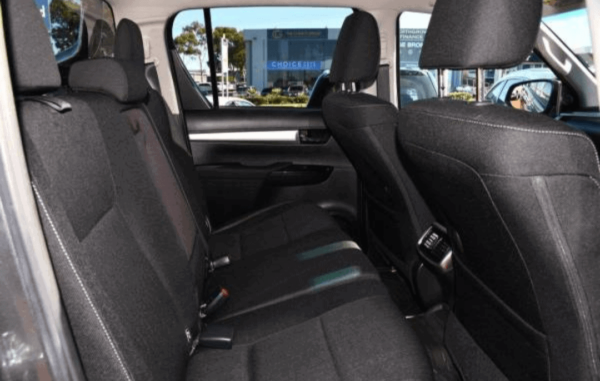 2020 Toyota Hilux (4X4) Technology - Certified Pre-Owned - Image 6