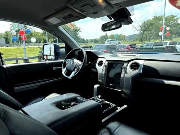 2021 Toyota Tundra SR5 4dr CrewMax 4WD SB - Certified Pre-Owned - Image 10